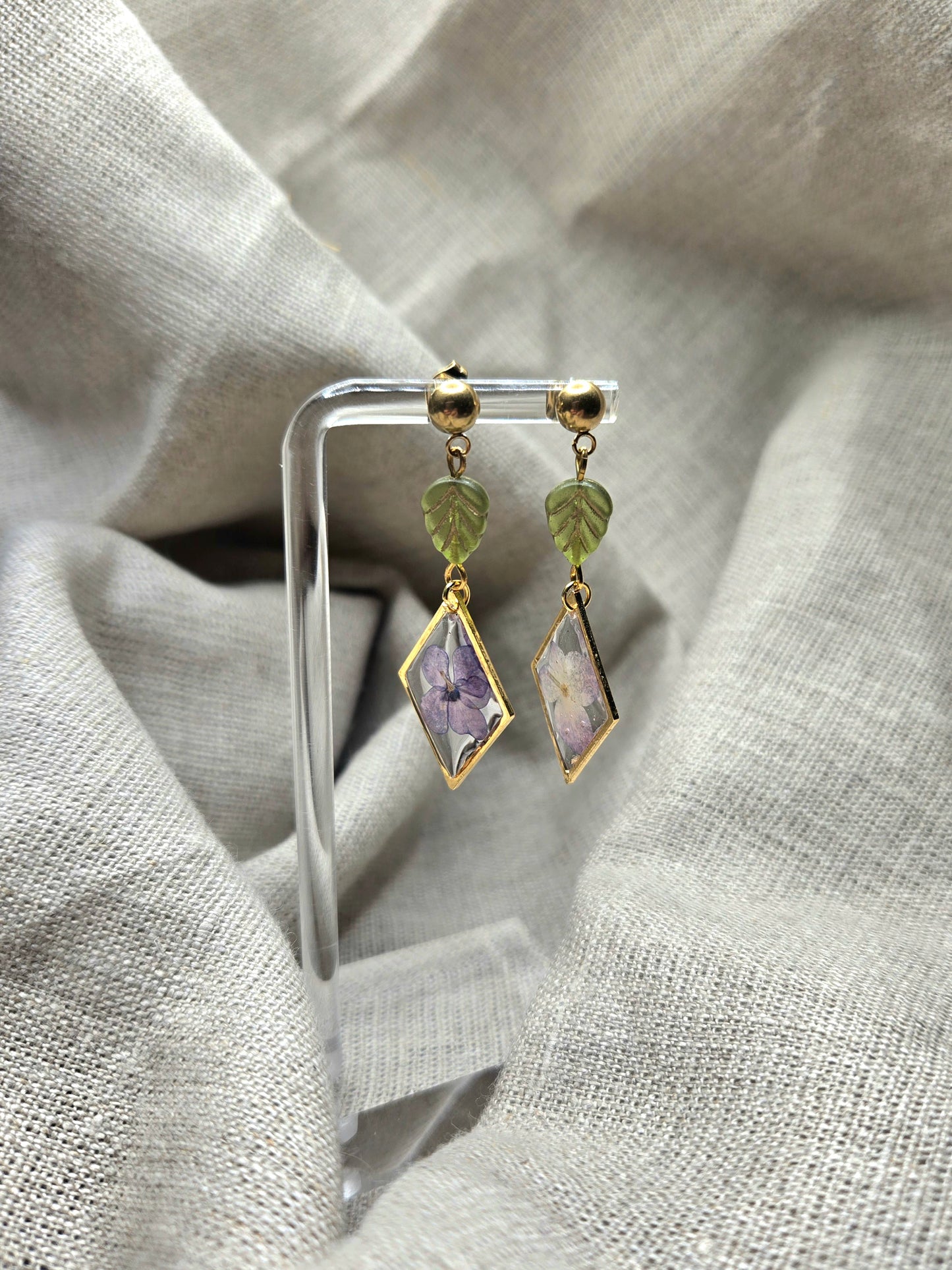 Geometric dangle earrings with glass bead and real flower
